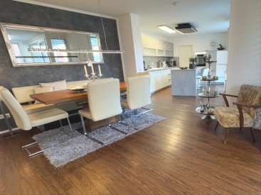 Hauptbild Großzügige 4,5-Zimmer- Wohnung mit exklusiver Ausstattung und mehreren Tiefgaragenplätzen!