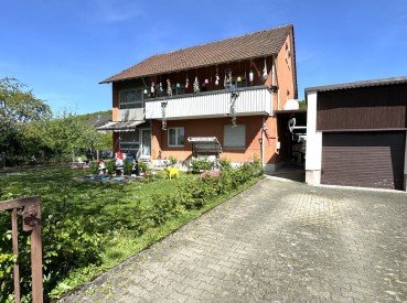 Hauptbild Freistehendes Zweifamilienhaus mit herrlichem Garten am Fuße von Burg Staufeneck!